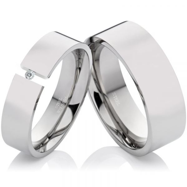 Preview: Quermattierte Edelstahlringe LUC3 mit Stein und Gravur